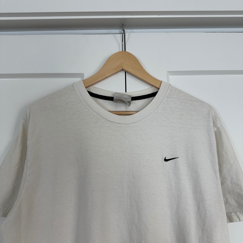 Mens Nike T-Shirt Large White Grey Tag Embroidered Swoosh Minimalist Tee